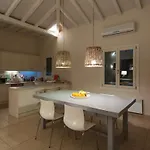 Chrysanthemum Pool-seaview Apartman *