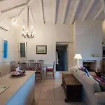 Chrysanthemum Pool-seaview Apartman