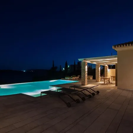 Chrysanthemum Pool-seaview Pórto Héli