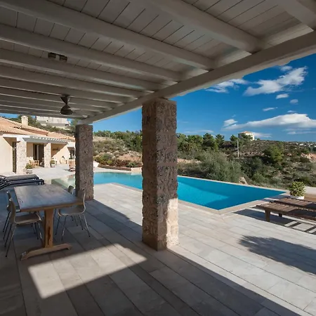 Chrysanthemum Pool-seaview بورتو خيلي