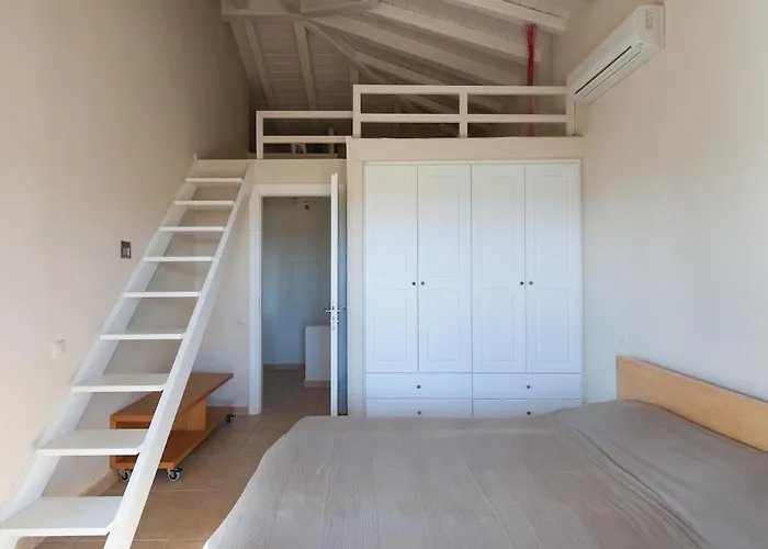 Chrysanthemum Pool-seaview Apartman